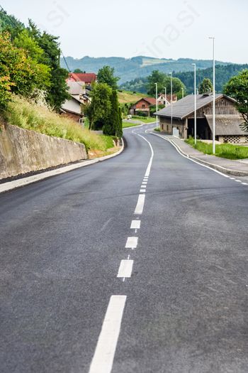 UREDITEV HODNIKA ZA PEŠCE IN JAVNE RAZSVETLJAVE V VELIKI LOKI
