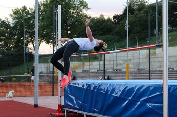 V športnem parku Trebnje oprema za SKOK V VIŠINO