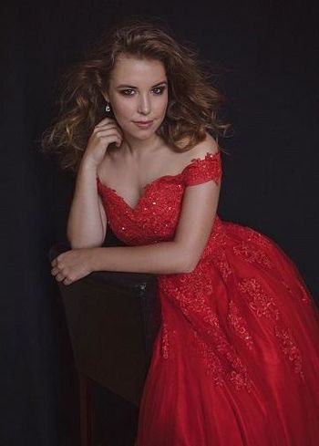 Portret nove glasbene generacije: Iris Bečaj (avtorica Tanja Benedik)