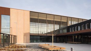 Poslovna stavba TEM Čatež - tovarna, odlikovana z nagrado Prešernovega sklada Poslovna stavba TEM Čatež - tovarna, odlikovana z nagrado Prešernovega sklada