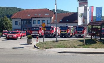 NA POMOČ KRAŠKIM GASILCEM TUDI PROSTOVOLJNI GASILCI IZ OBČINE TREBNJE