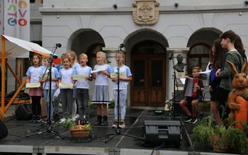 RASTOČO KNJIGO VELIKI GABER Z OKOLICO IN 10.PRAZNI KORENJA LETOS OBELEŽILI NA TRŽNICI V NOVEM MESTU