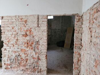 V STAVBI GRMADA V TEKU SANACIJA TEMELJEV IN VLAGE OBODNIH ZIDOV V STAVBI GRMADA V TEKU SANACIJA TEMELJEV IN VLAGE OBODNIH ZIDOV