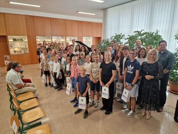 ŽUPANJA SPREJELA NAJUSPEŠNEJŠE UČENCE IN UČENKE