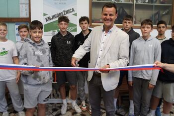 TUDI V TREBNJEM KNJIGOBEŽNICA