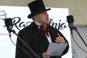 NA ČATEŽU VEČ TISOČ POHODNIKOV NA ČATEŽU VEČ TISOČ POHODNIKOV