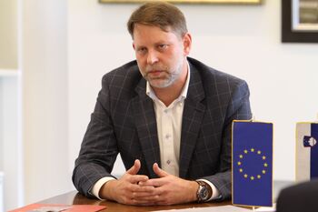 OBČINA TREBNJE GOSTILA SEJO PREDSEDSTVA SKUPNOSTI OBČIN SLOVENIJE OBČINA TREBNJE GOSTILA SEJO PREDSEDSTVA SKUPNOSTI OBČIN SLOVENIJE