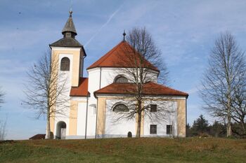 POSADILI LIPE, KI POVEZUJEJO OBČINE, ČEBELARJE IN DEDIŠČINO POSADILI LIPE, KI POVEZUJEJO OBČINE, ČEBELARJE IN DEDIŠČINO