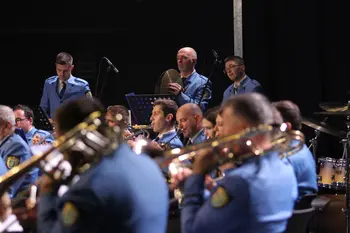TREBANJSKI GODBENIKI IN MAŽORETE NAVDUŠILI Z NOVOLETNIM KONCERTOM
