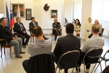 ŽUPANJA MATEJA POVHE GOSTILA MINISTRA ZA OBRAMBO