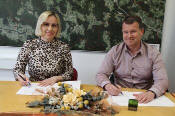 SKORAJ MILIJON EVROV ZA OBNOVO IN GRADNJO OBČINSKIH CEST TER PLOČNIKOV