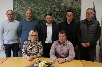SKORAJ MILIJON EVROV ZA OBNOVO IN GRADNJO OBČINSKIH CEST TER PLOČNIKOV