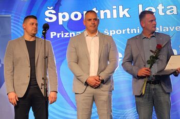 ŠPORTNIKI LETA OBČIN TREBNJE IN MIRNA: MOTOKROSIST JAN PANCAR, ROKOMETAŠICA MAJA VOJNOVIČ IN ROKOMETNI KLUB TRIMO TREBNJE