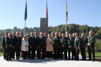 Člani predsedstva ZVVS obiskali prenovljeni spominski park na Medvedjeku