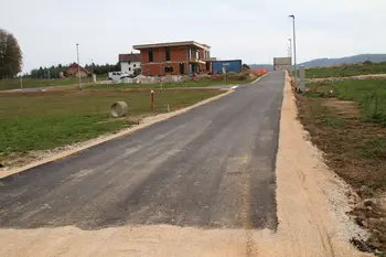 Stanovanjska soseska Dobrava dobila novo cesto in javno razsvetljavo