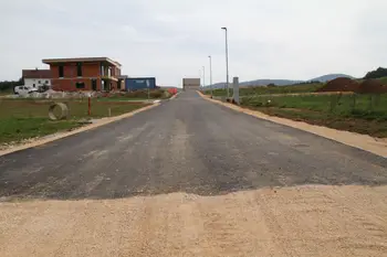 Stanovanjska soseska Dobrava dobila novo cesto in javno razsvetljavo