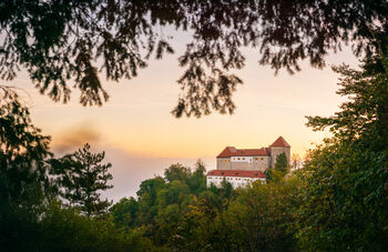 ODMEVI PRETEKLOSTI ZA DOŽIVETJA PRIHODNOSTI