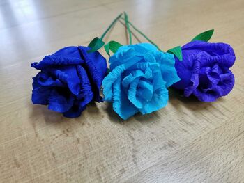 Delavnica za starše in otroke: »Izdelovanje rož iz krep papirja«