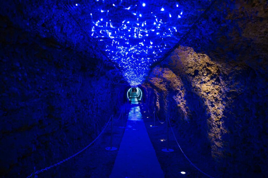 Odpravite se na samostojni ogled praznično okrašenih Rovov pod starim Kranjem