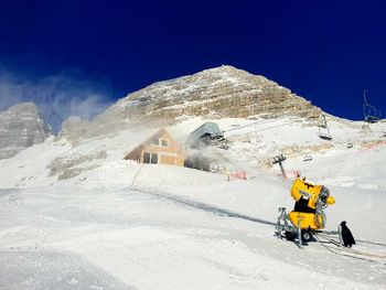 NA SMUČIŠČU KANIN DELNO ZASNEŽEVANJE